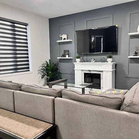 Spacious 4-Bedroom Home, Comfortably Sleeps 10 Barrie Luaran gambar