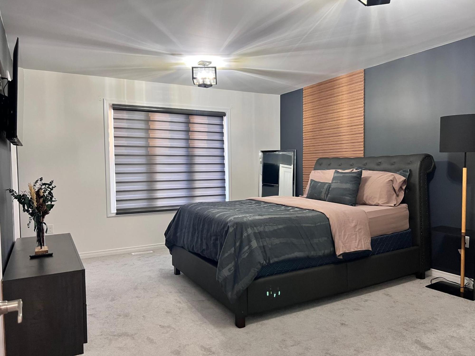 Spacious 4-Bedroom Home, Comfortably Sleeps 10 Barrie Luaran gambar