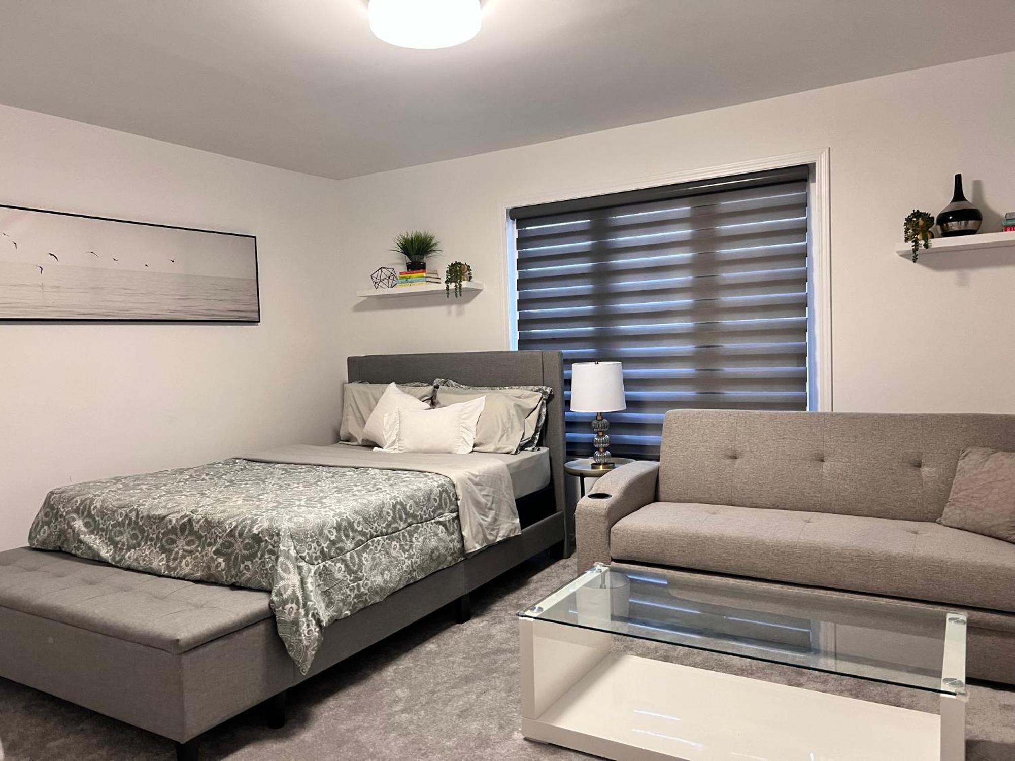 Spacious 4-Bedroom Home, Comfortably Sleeps 10 Barrie Luaran gambar
